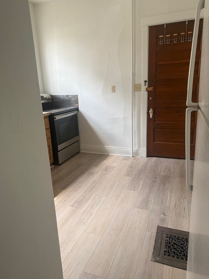 1722 Wisconsin Ave - Photo 5 of 10