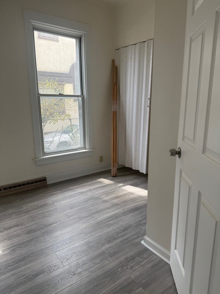 1722 Wisconsin Ave - Photo 7 of 10