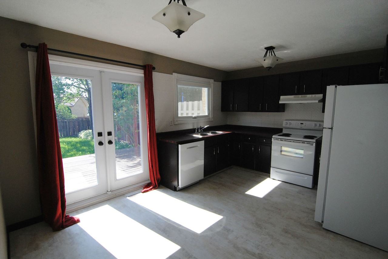 10127 171A Avenue Northwest, Edmonton, Alberta, Canada, T5X 4L3 - Photo 3 of 16