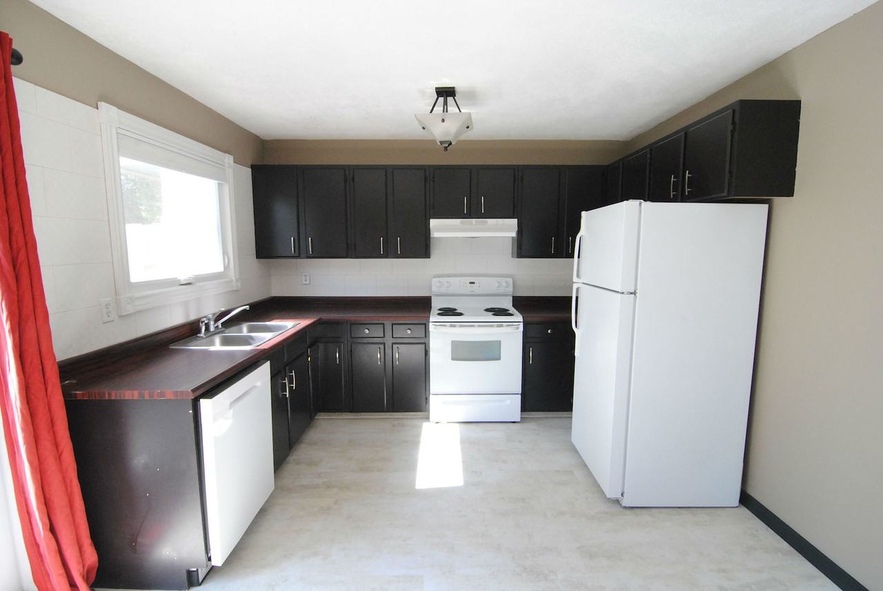 10127 171A Avenue Northwest, Edmonton, Alberta, Canada, T5X 4L3 - Photo 4 of 16