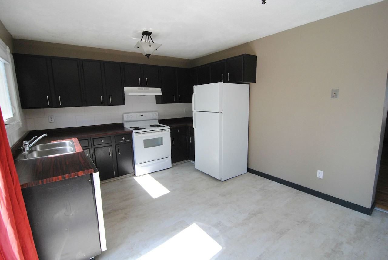 10127 171A Avenue Northwest, Edmonton, Alberta, Canada, T5X 4L3 - Photo 5 of 16