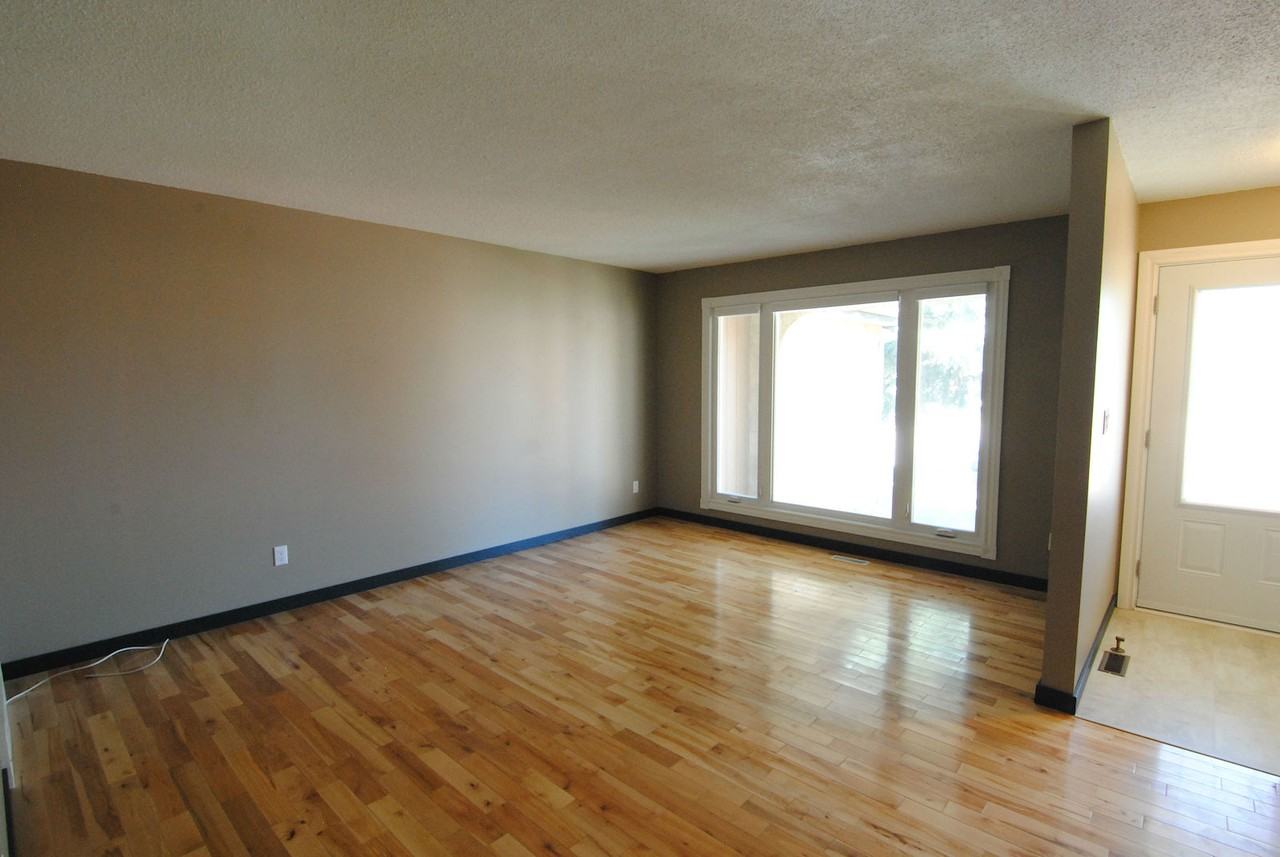 10127 171A Avenue Northwest, Edmonton, Alberta, Canada, T5X 4L3 - Photo 6 of 16