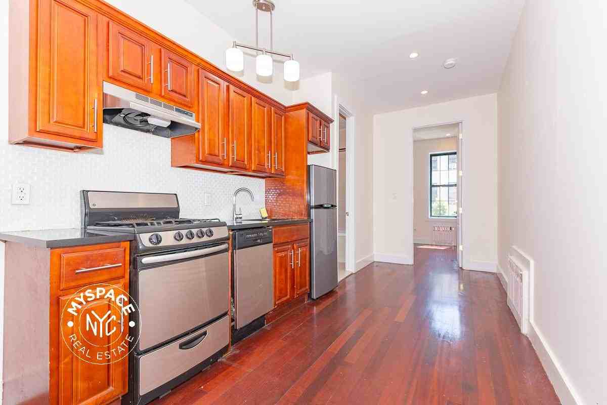 149 Wilson Ave #2L - Photo 3 of 11