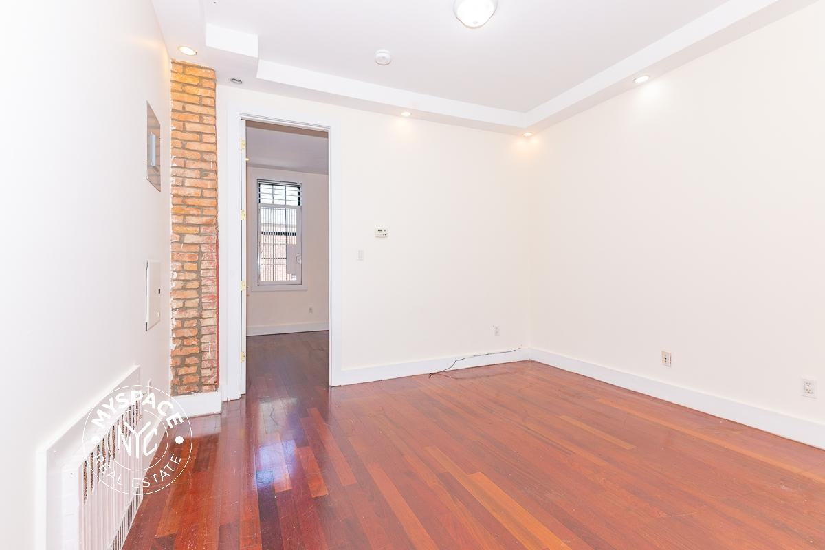 149 Wilson Ave #2L - Photo 5 of 11