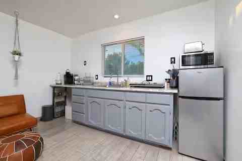 2039 E 8th St - Photo 4 of 29