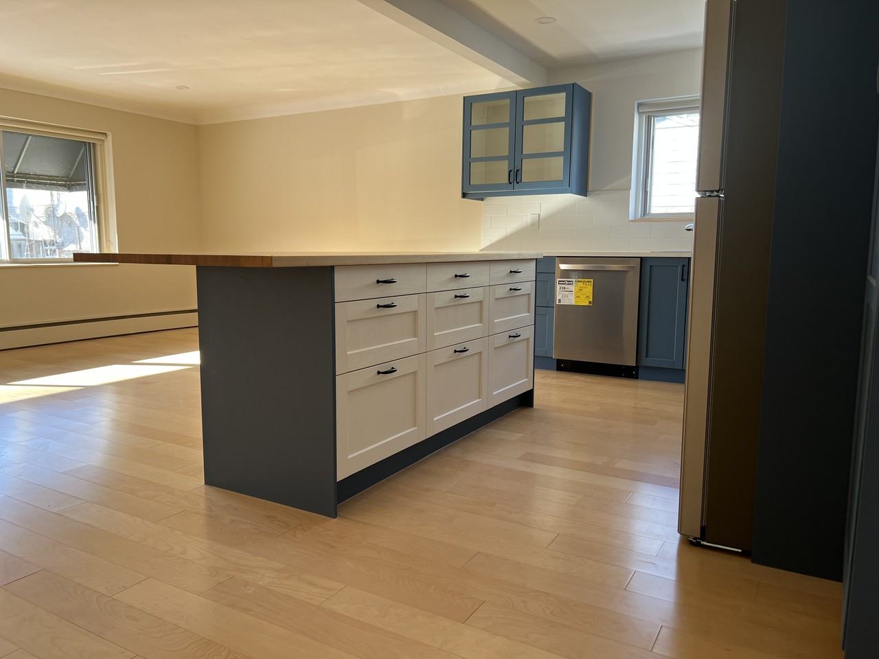 684 Tweedsmuir - Photo 2 of 17
