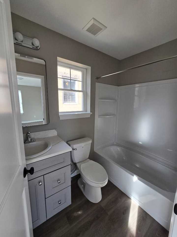 237 Main St - Photo 5 of 10