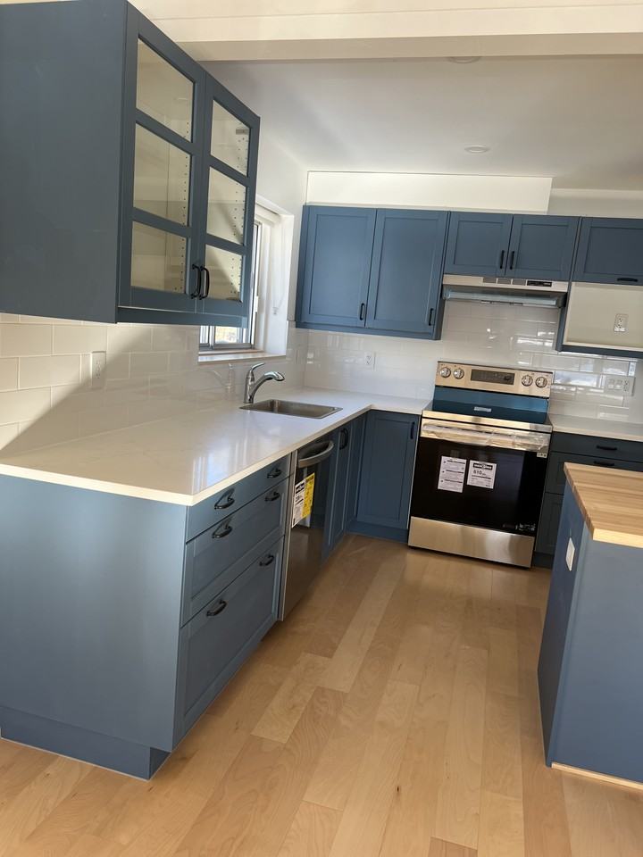 684 Tweedsmuir - Photo 3 of 17