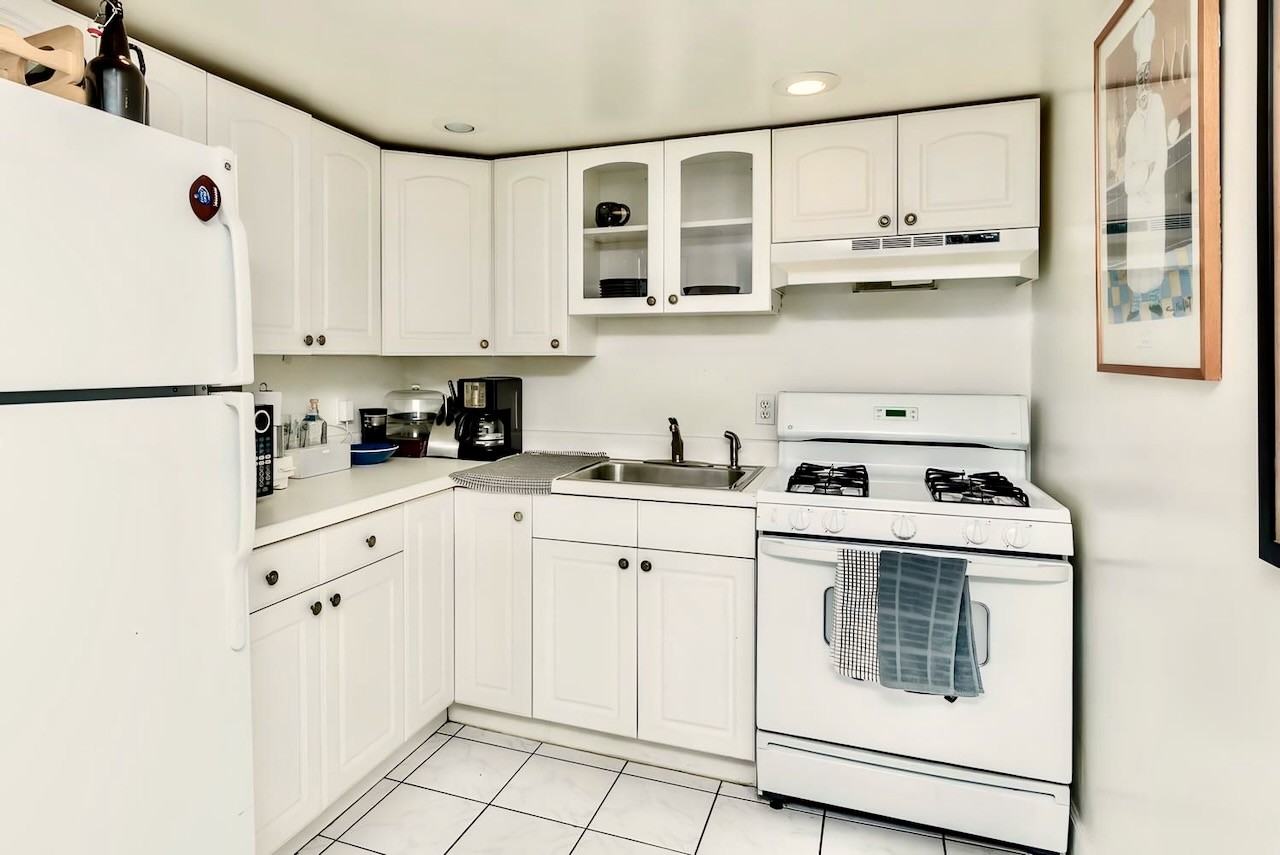 867 N Ogden St #O3 - Photo 3 of 9