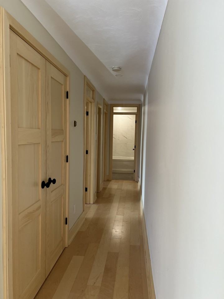 684 Tweedsmuir - Photo 6 of 17