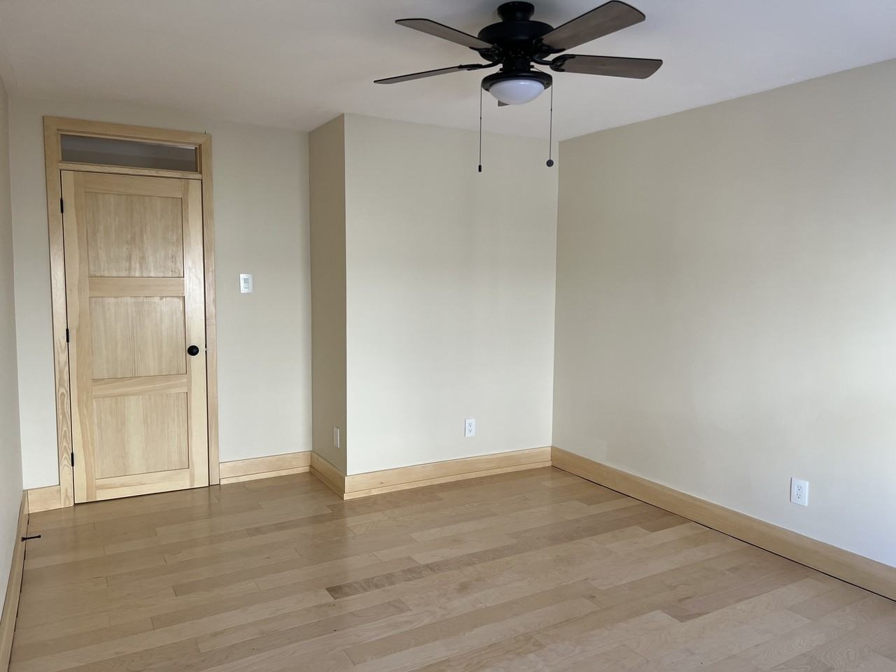 684 Tweedsmuir - Photo 7 of 17
