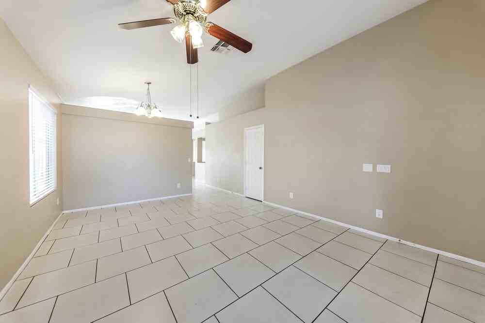 4101 W Wethersfield Rd - Photo 4 of 16