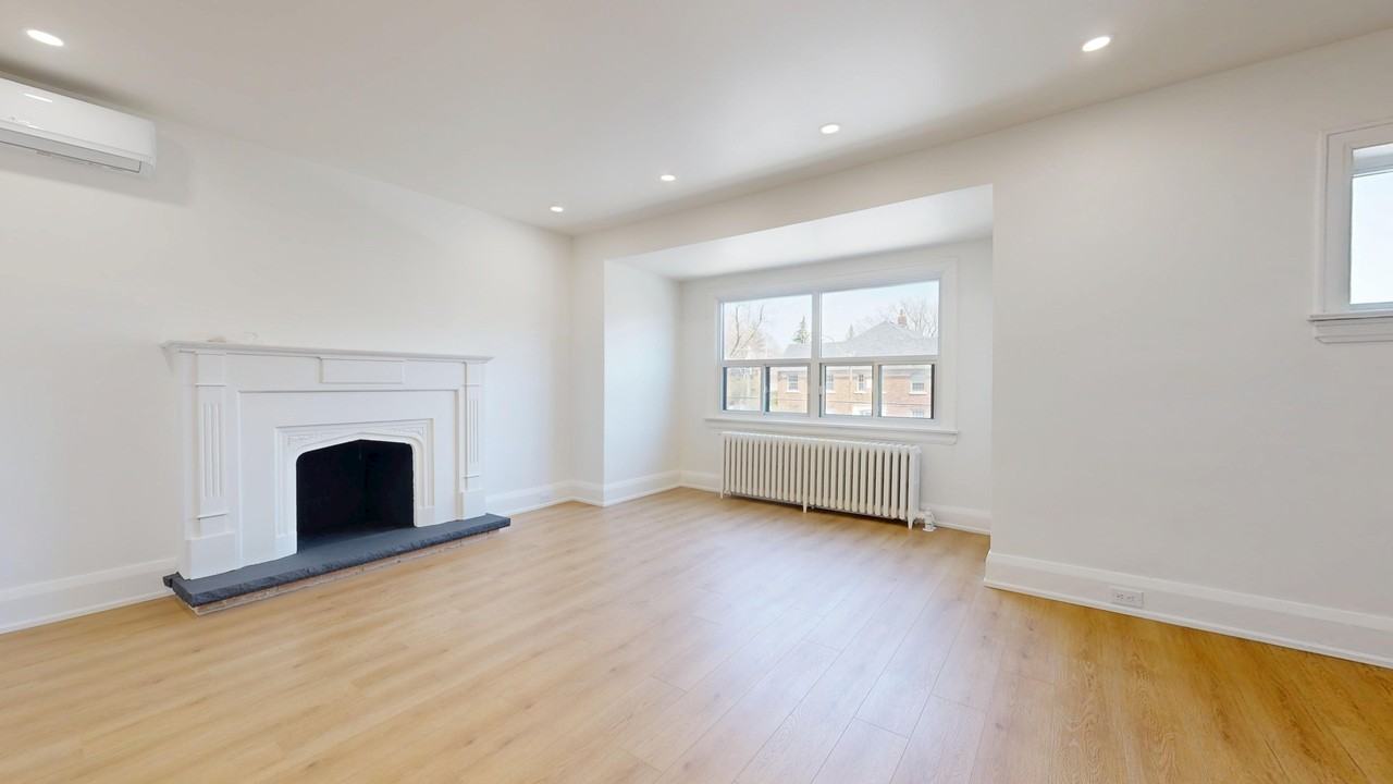 1214 Avenue Rd - Photo 3 of 33