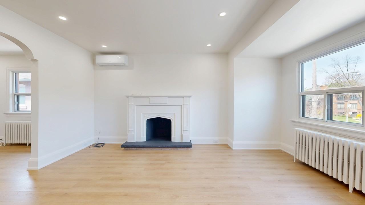 1214 Avenue Rd - Photo 4 of 33
