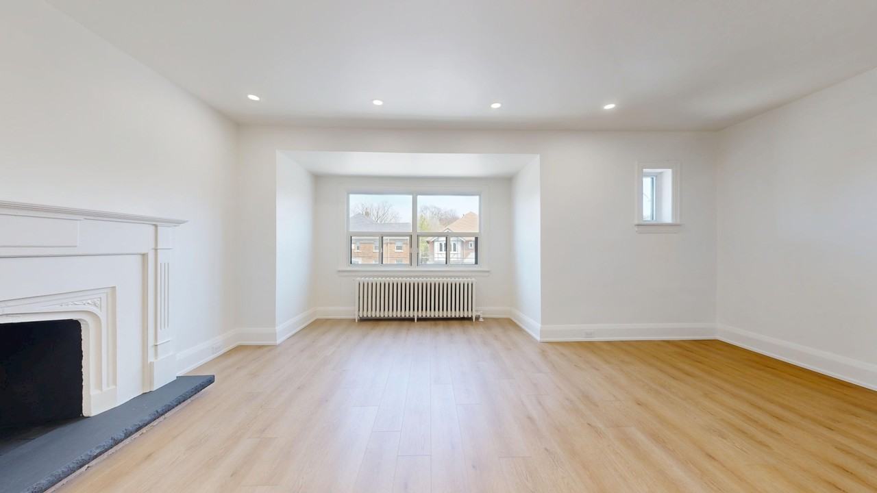 1214 Avenue Rd - Photo 6 of 33