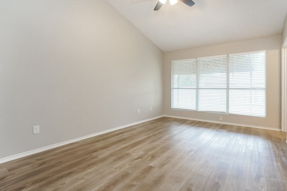 4653 Feathercrest Dr - Photo 5 of 16