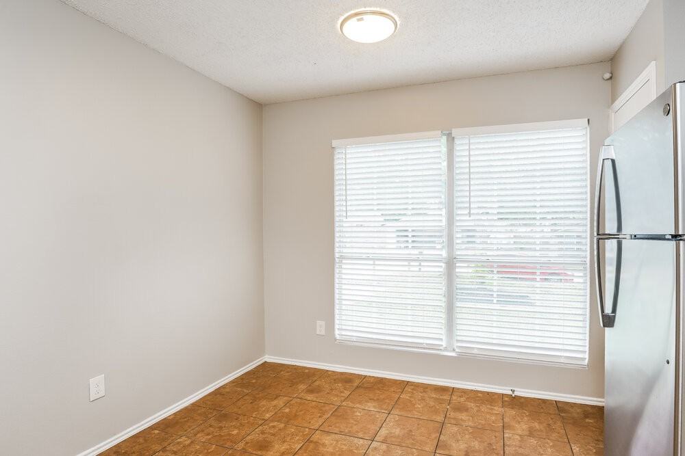 4653 Feathercrest Dr - Photo 7 of 16