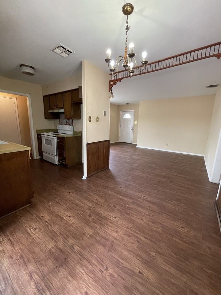 247 Fennel Dr #1 - Photo 3 of 14