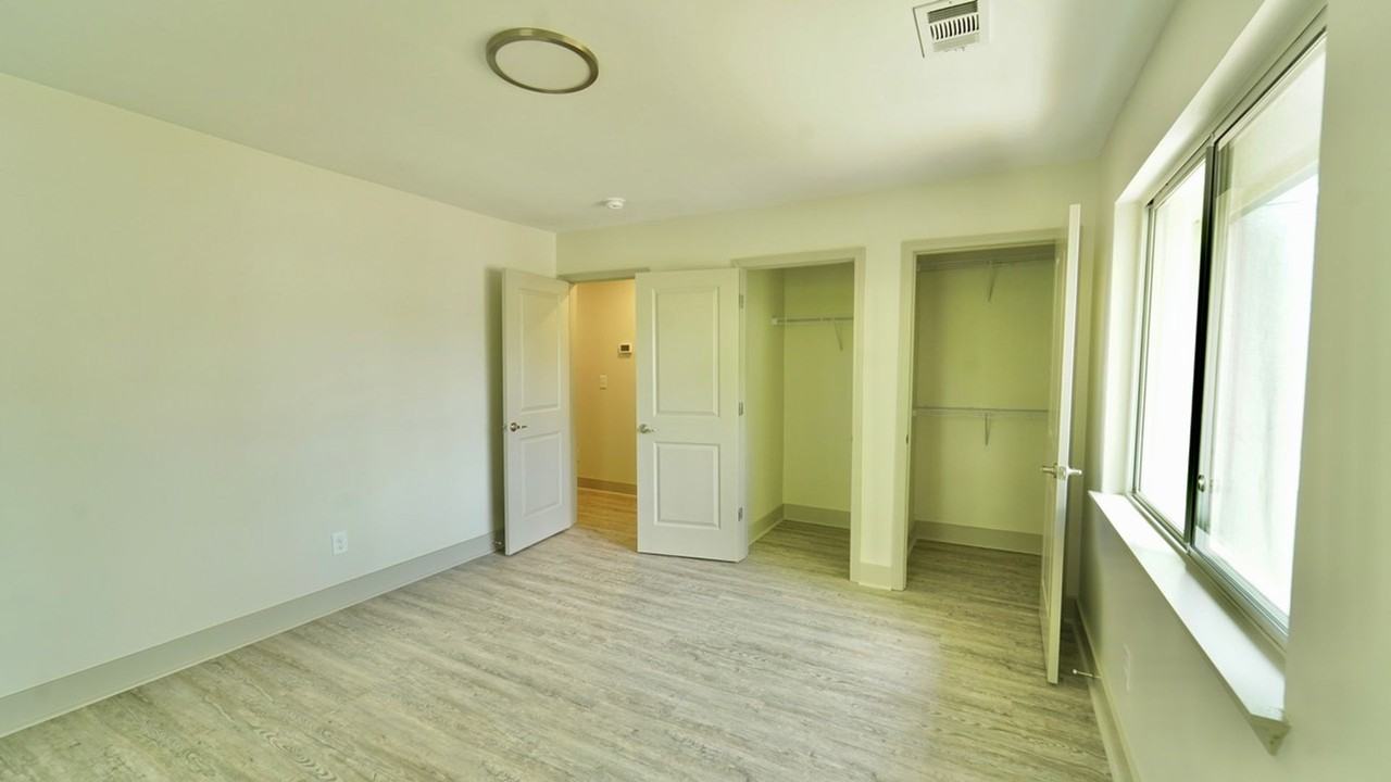 Emory Woods Apartments - Photo 4 of 33