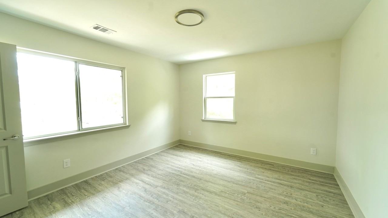 Emory Woods Apartments - Photo 7 of 33