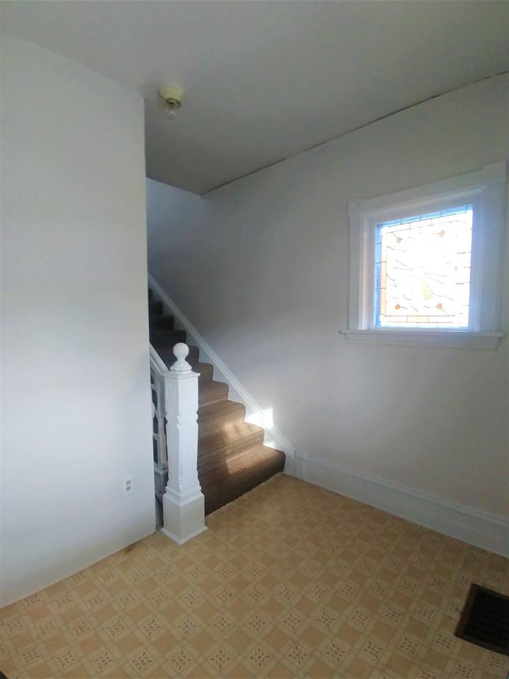 419 1/2 N Wolfe St #2 - Photo 2 of 11