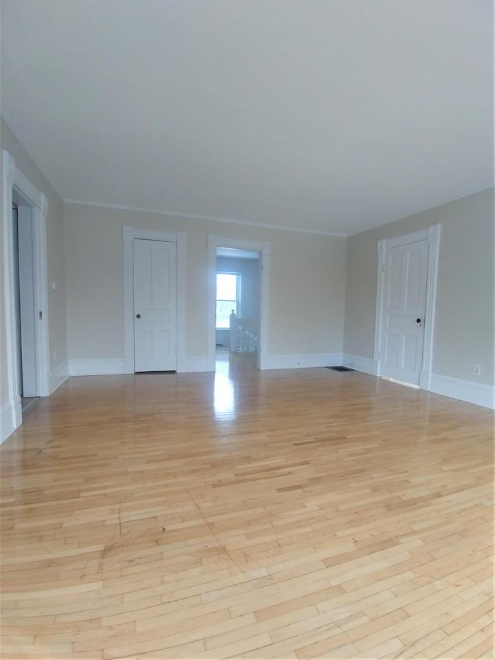 419 1/2 N Wolfe St #2 - Photo 7 of 11