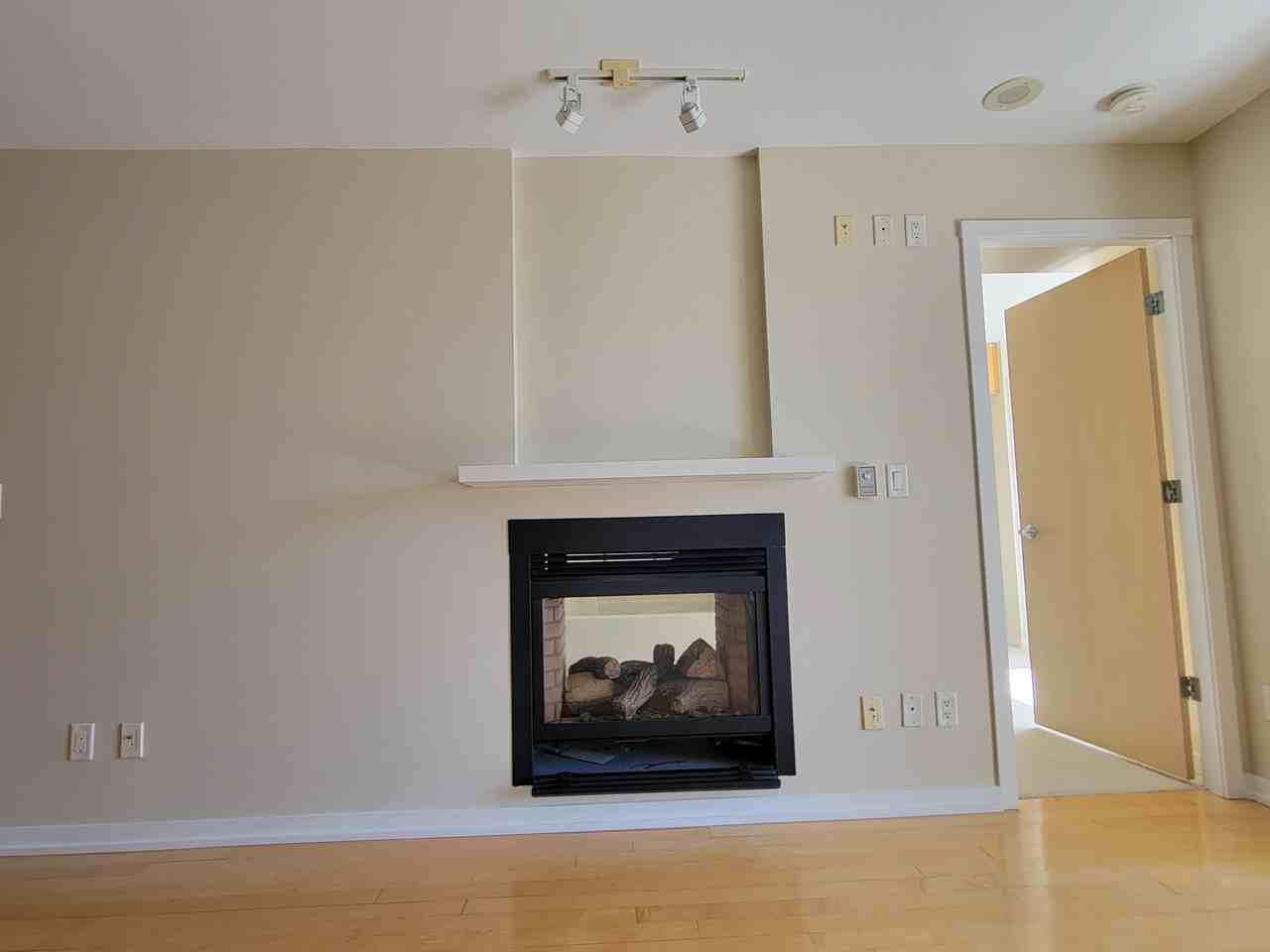 969 Richards Street - Photo 7 of 17