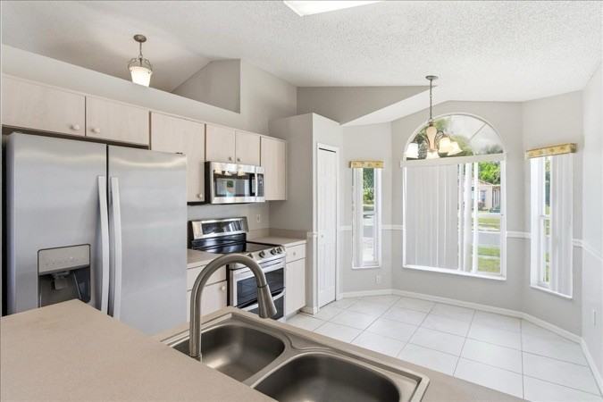 1537 Ridge Pointe Dr #1 - Photo 5 of 6