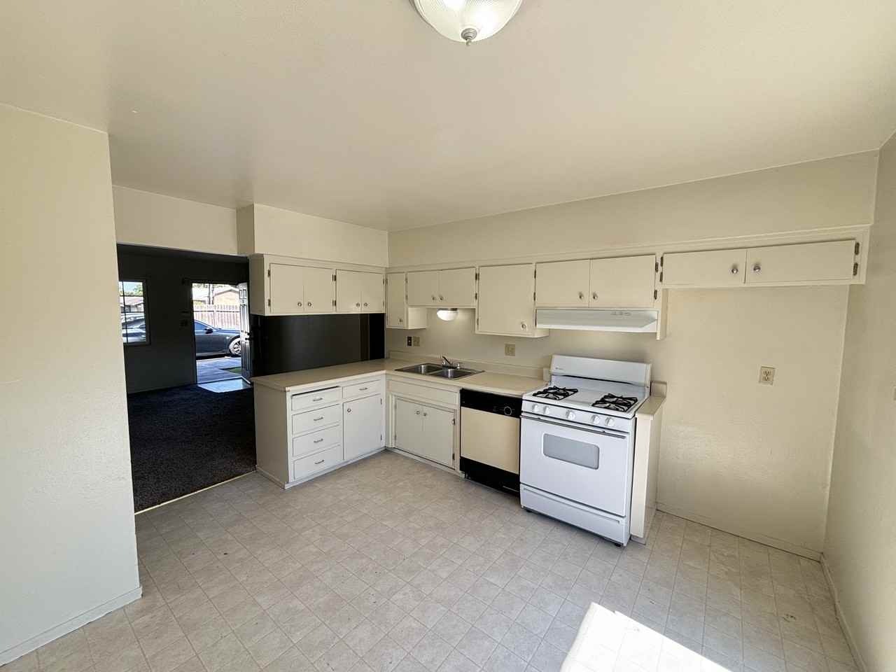 1704 Rose Ave #1 - Photo 2 of 10