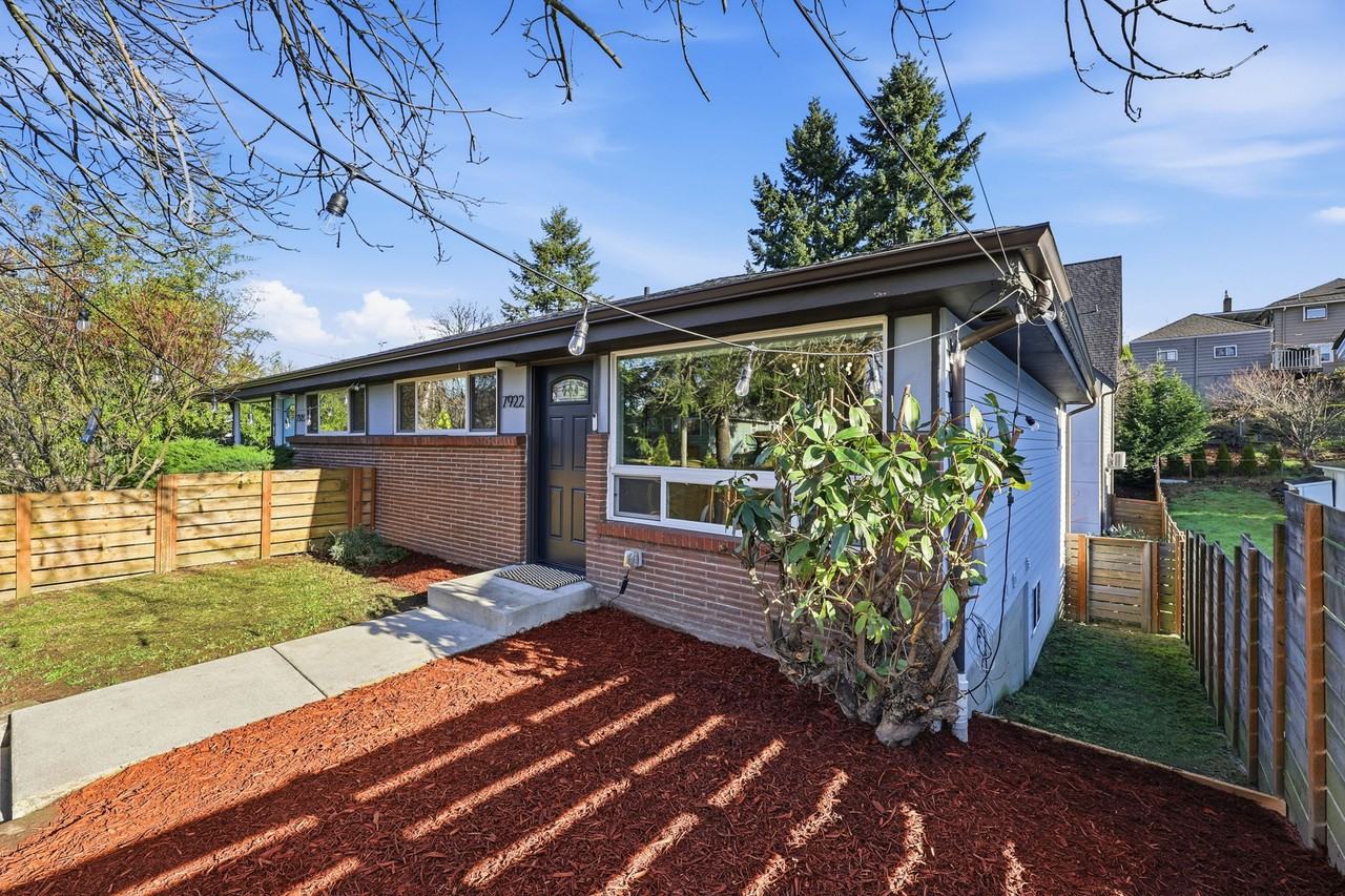 7922 9th Ave Sw #1 - Photo 3 of 33