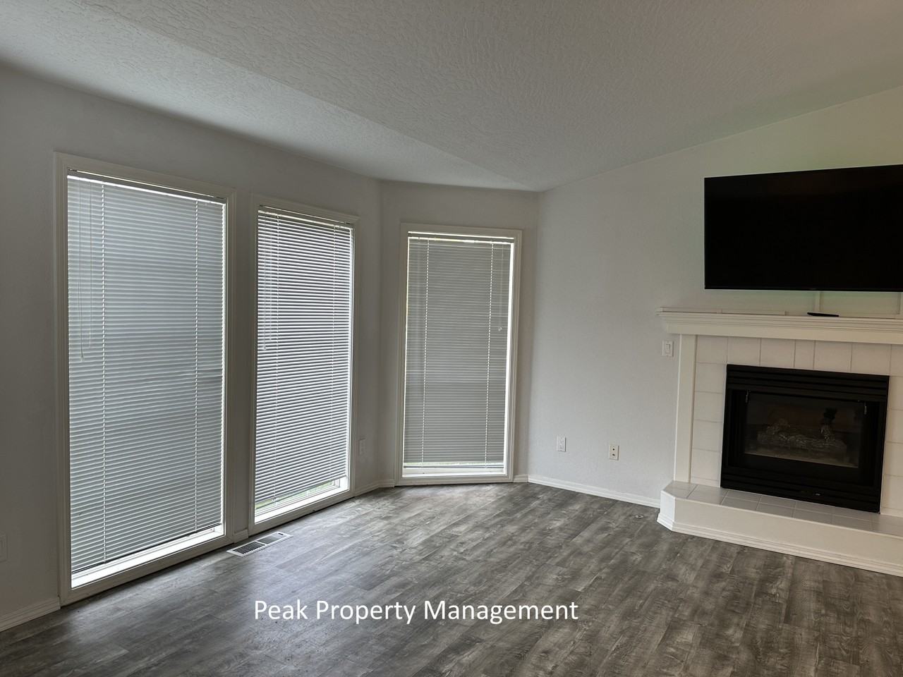 3009 Ray Ave #1 - Photo 3 of 20