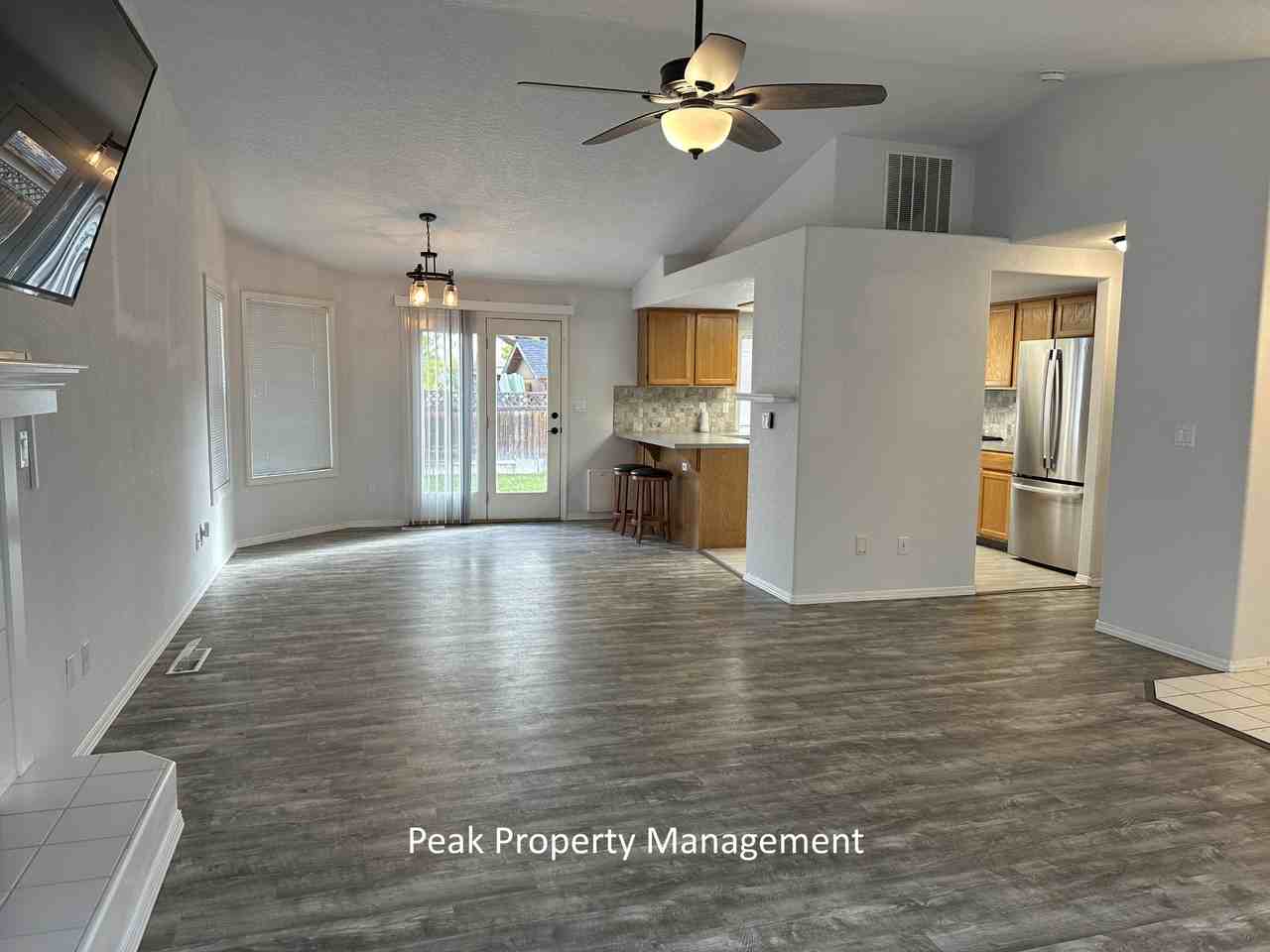 3009 Ray Ave #1 - Photo 4 of 20