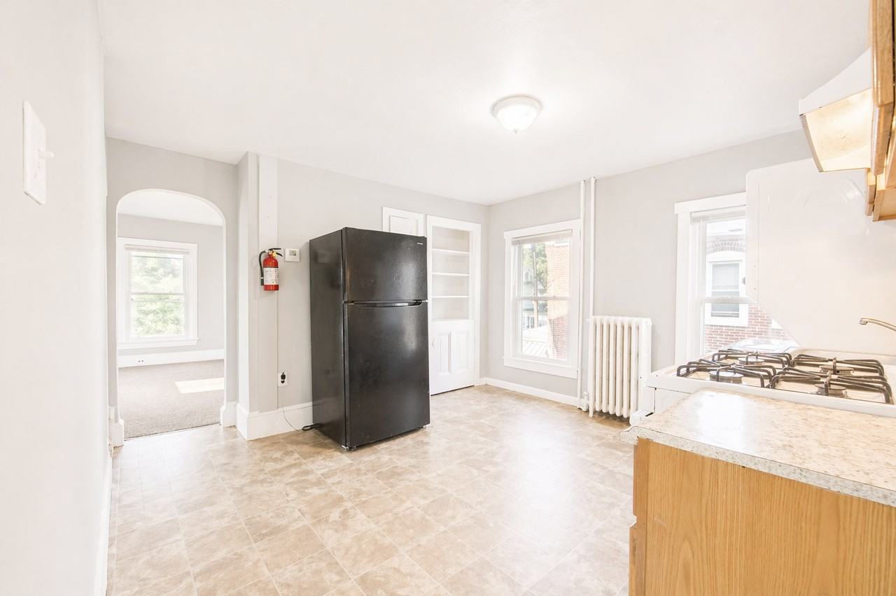 53 E Hancock St #2 - Photo 3 of 9