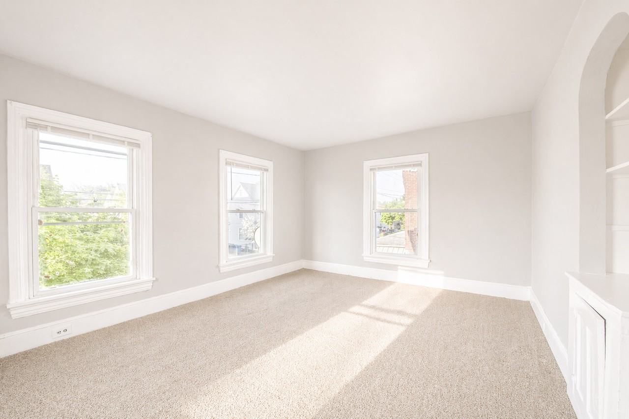 53 E Hancock St #2 - Photo 4 of 9