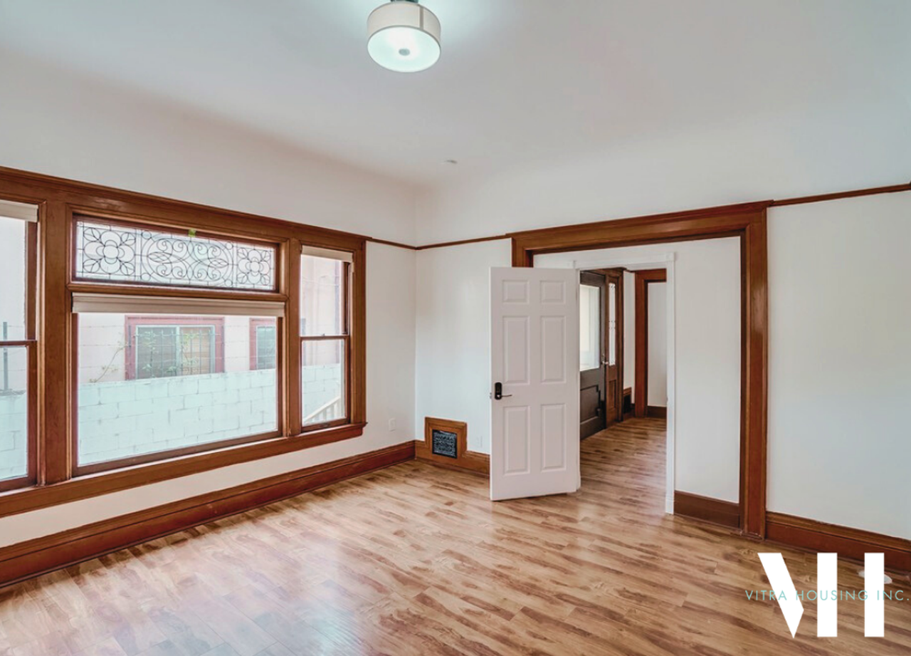 Expansive Six Bedroom House Steps from USC Campus! - Photo 7 of 15