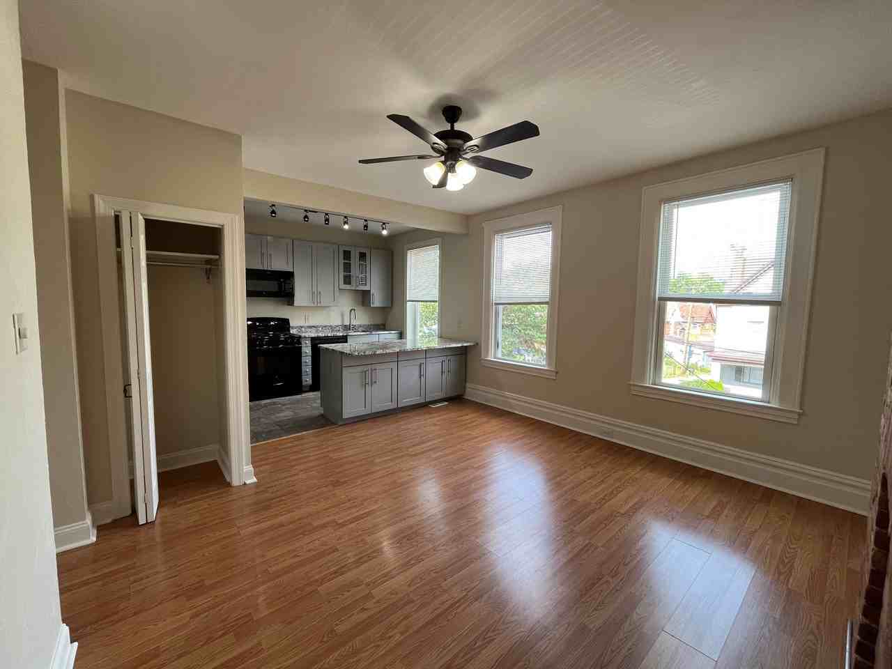 837 Highview St #2 - Photo 5 of 20