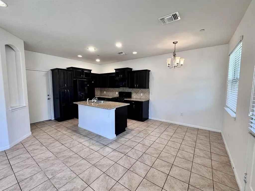 1001 Zodiac Ln - Photo 3 of 23