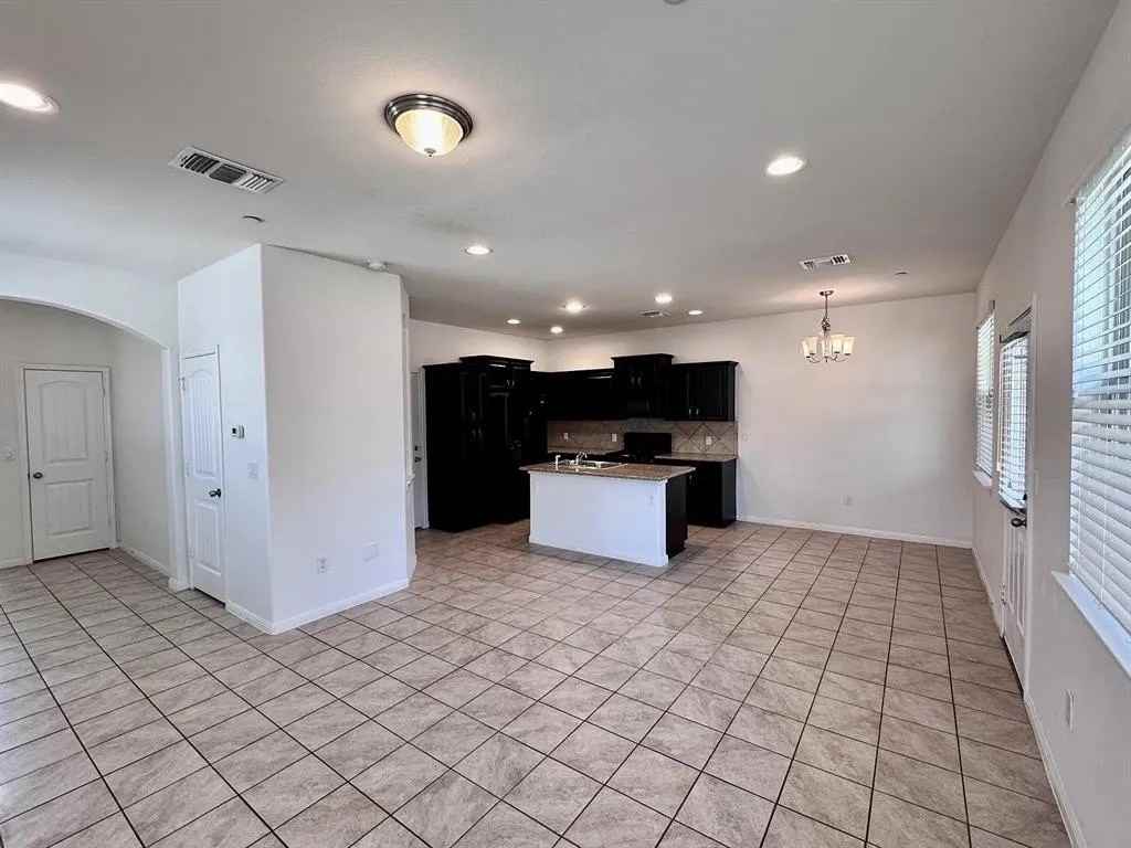1001 Zodiac Ln - Photo 4 of 23