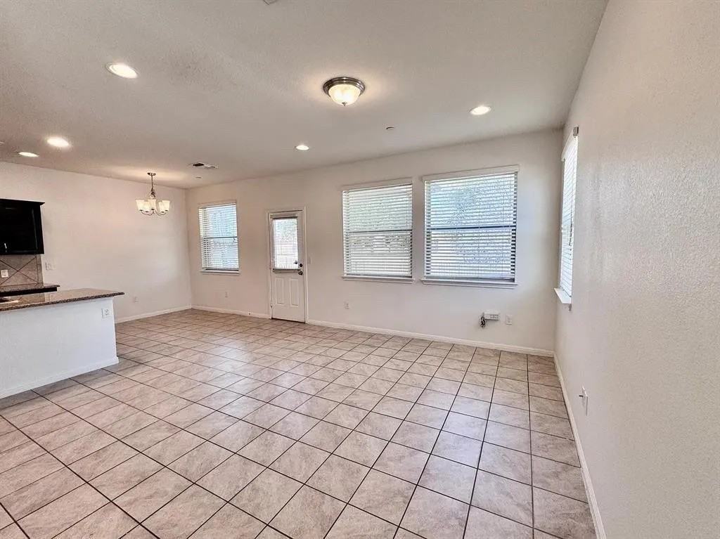 1001 Zodiac Ln - Photo 5 of 23