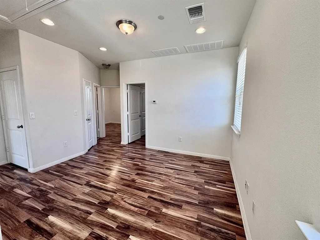 1001 Zodiac Ln - Photo 6 of 23
