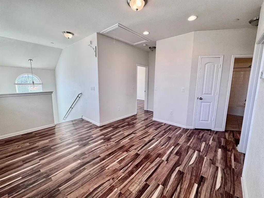 1001 Zodiac Ln - Photo 7 of 23
