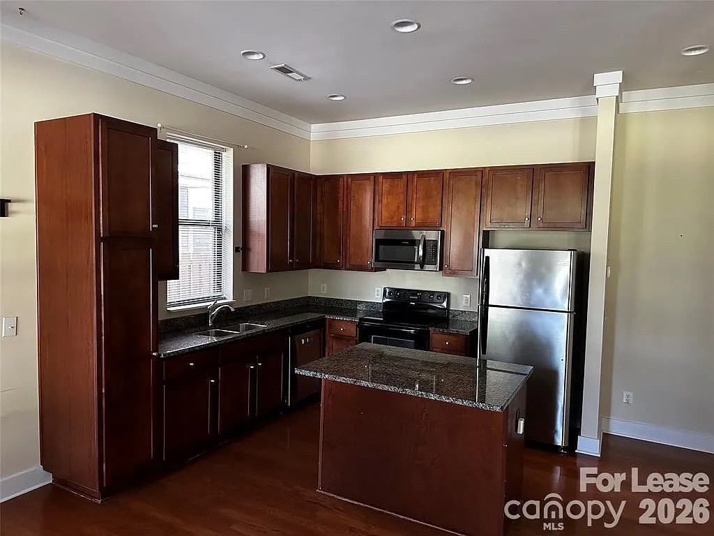 3435 Spencer St - Photo 2 of 7