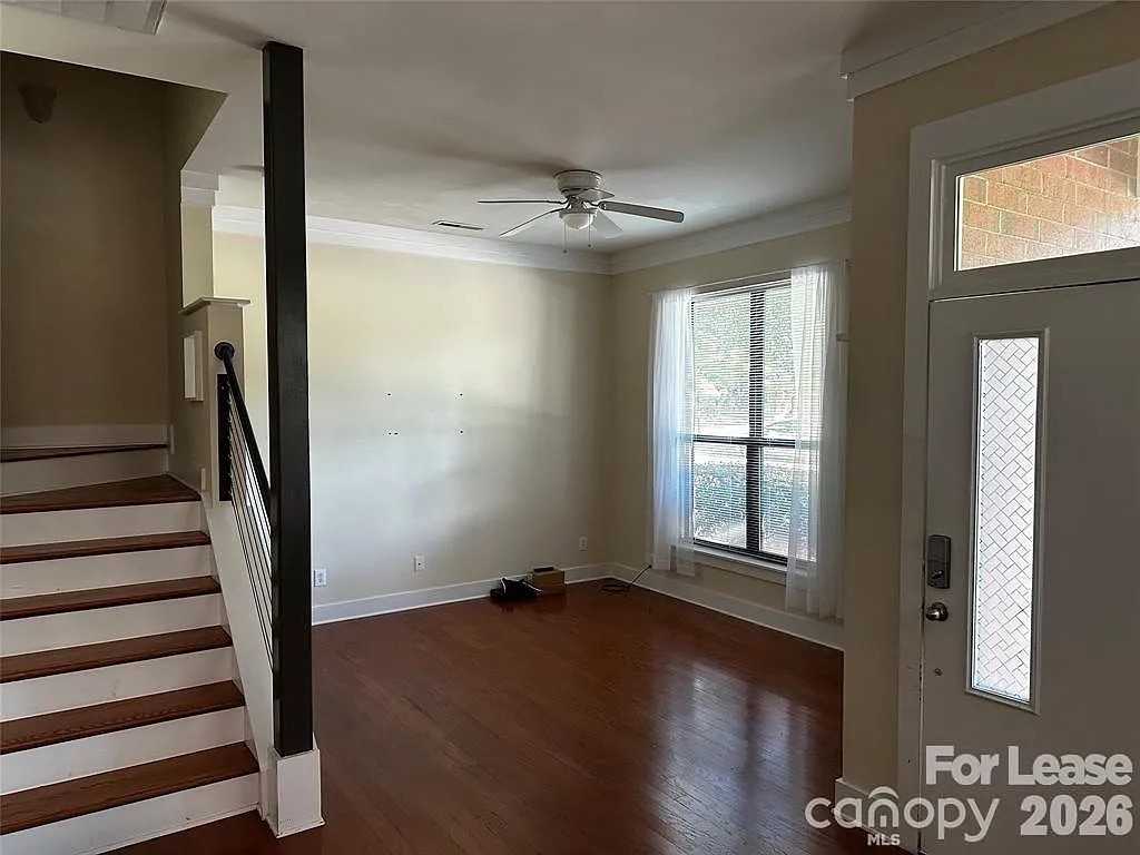 3435 Spencer St - Photo 3 of 7