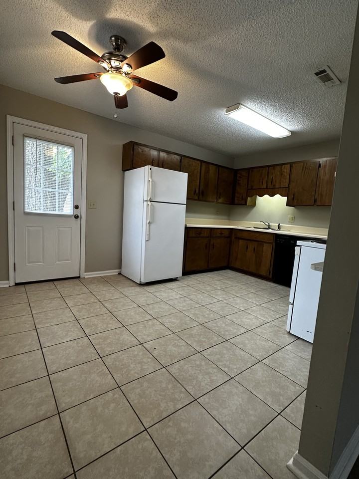 423 Prince Ave #1 - Photo 2 of 20