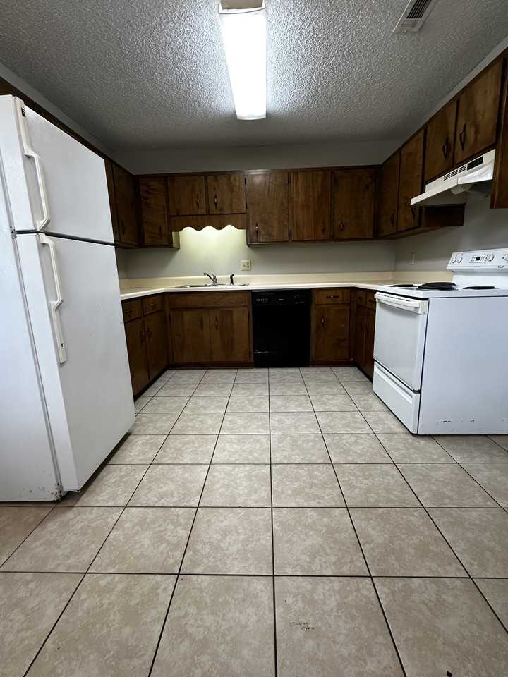 423 Prince Ave #1 - Photo 3 of 20