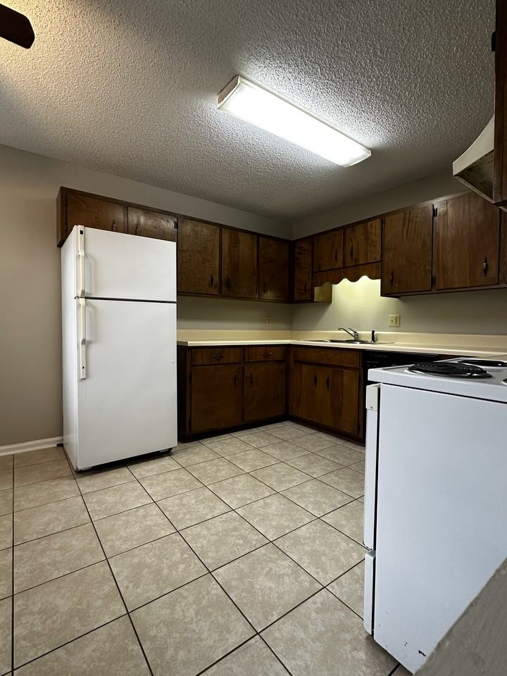 423 Prince Ave #1 - Photo 4 of 20