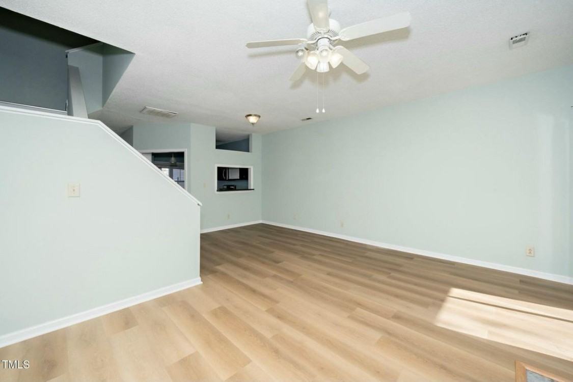 6011 Winterpointe Ln - Photo 4 of 15