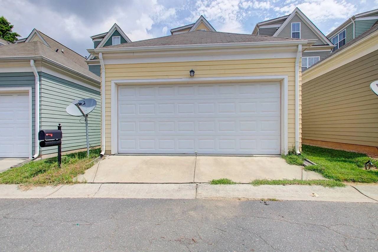 527 Dubois Ct - Photo 4 of 26