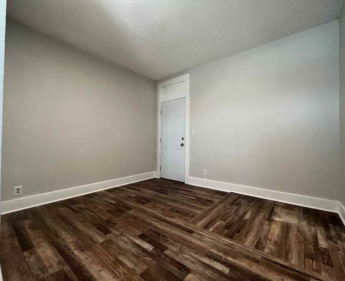 Lascelle Studio Suites - Photo 3 of 24