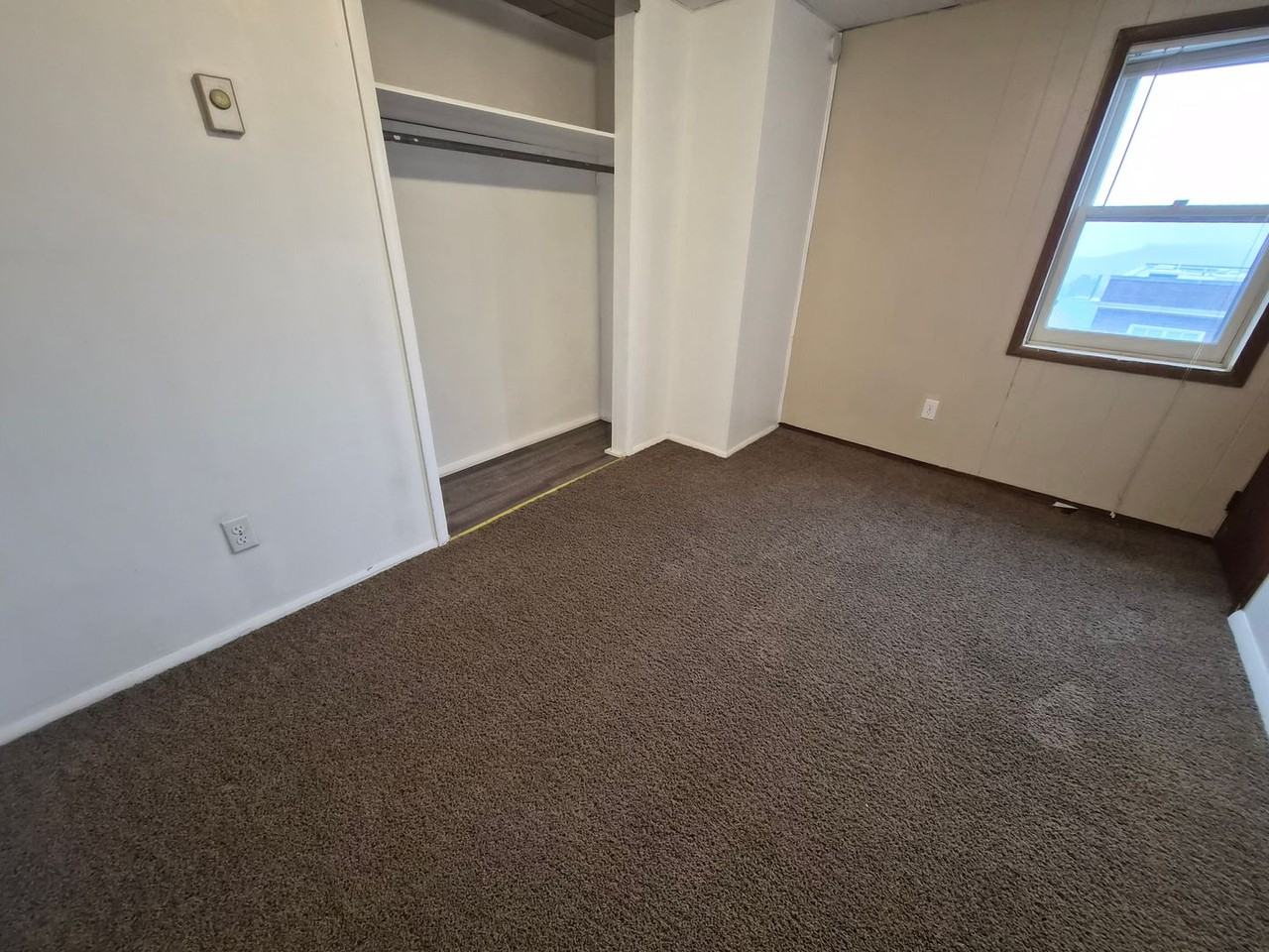 222 Adams Ave - Photo 5 of 14